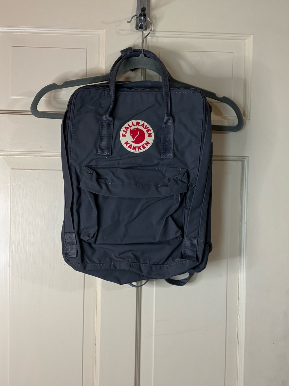 Fjallraven Classic Kanken Backpack Super Grey 23510 NWOT - Picture 9 of 10